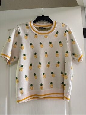 Adrianna Papell Cream Short-Sleeve Pineapple Knit Top with Yellow Trim
